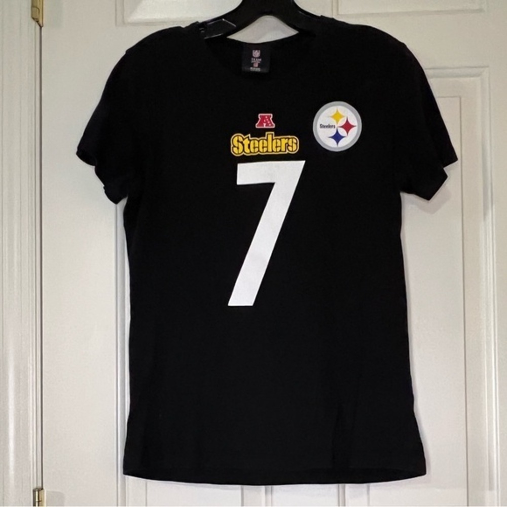Steelers women’s short sleeve tee, Large (might fit closer to Medium)